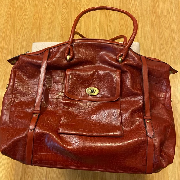 Bueno red faux leather travel bag - Picture 1 of 16